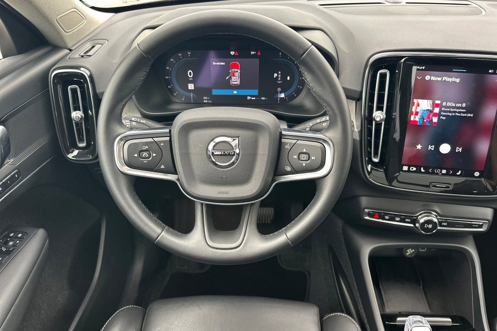 Used 2025 Volvo XC40 B5 Plus image 14