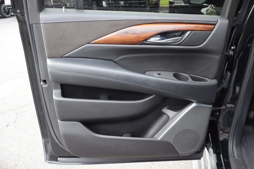 Used 2016 Cadillac Escalade ESV Luxury RWD image 28