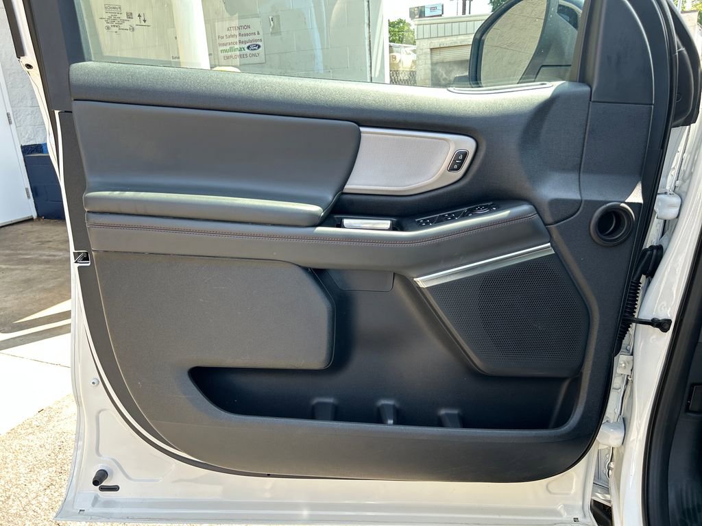 Used 2025 Ford Expedition Active RWD image 9