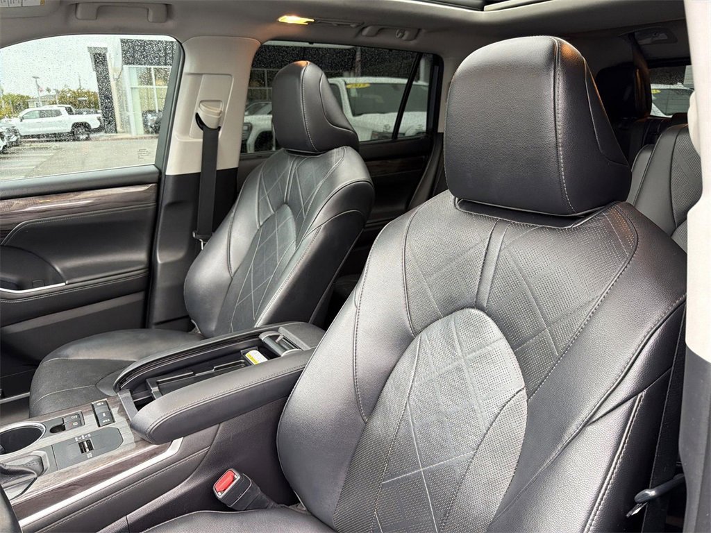 Used 2020 Toyota Highlander Platinum image 26
