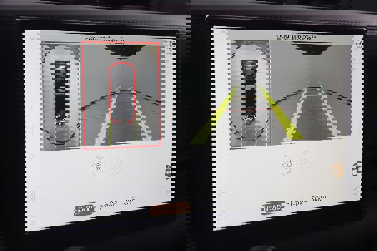 Used 2023 Land Rover Defender 110 V8 image 10