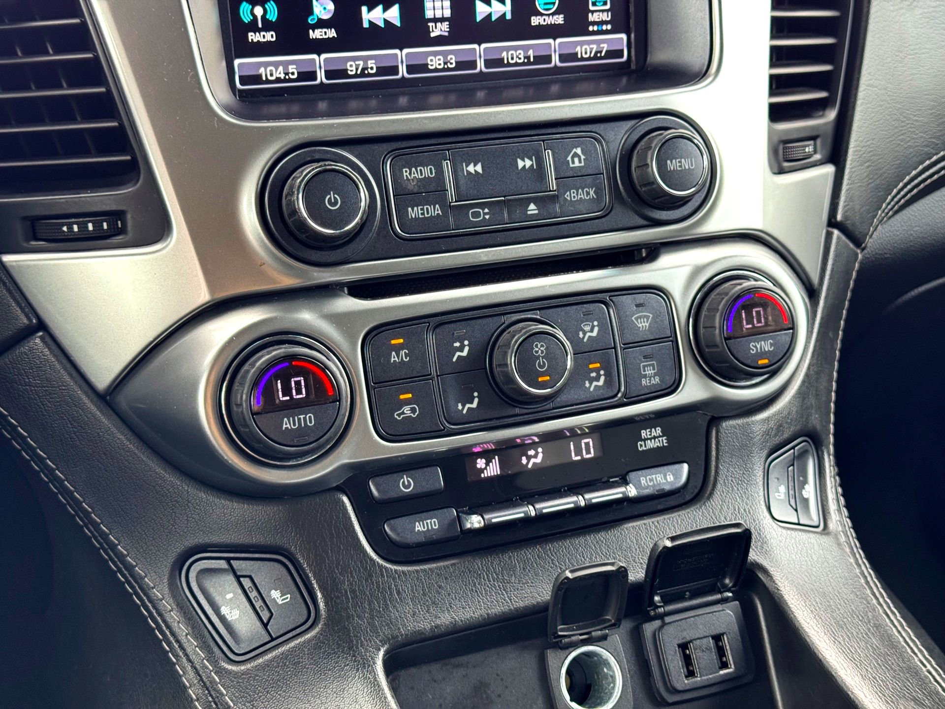 Used 2018 Chevrolet Suburban LT image 31