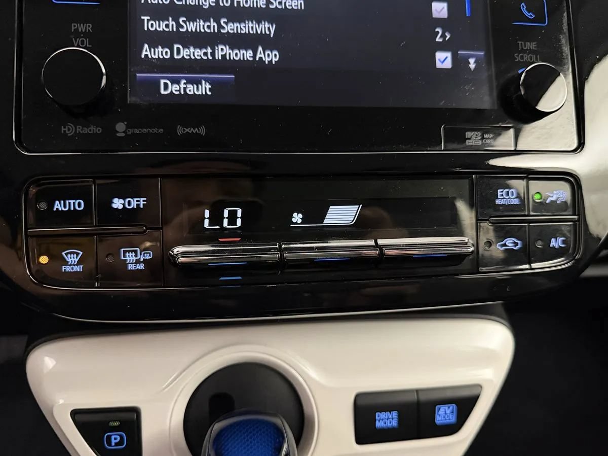 Used 2018 Toyota Prius Three Touring w/ Appearance Package FWD image 20