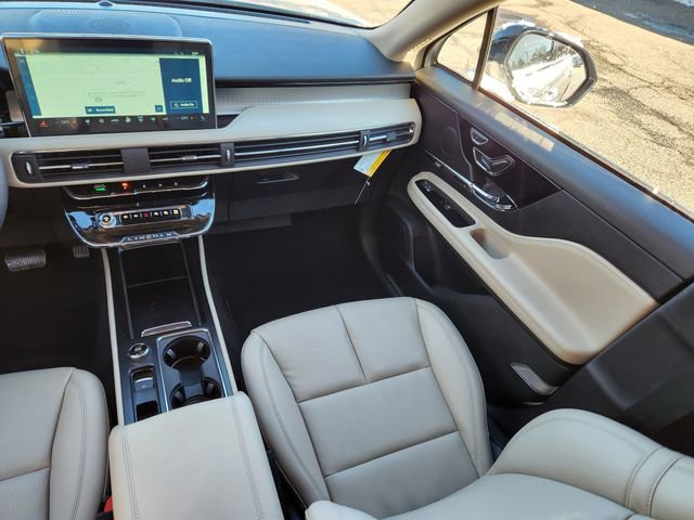 New 2026 Lincoln Corsair Premiere image 12