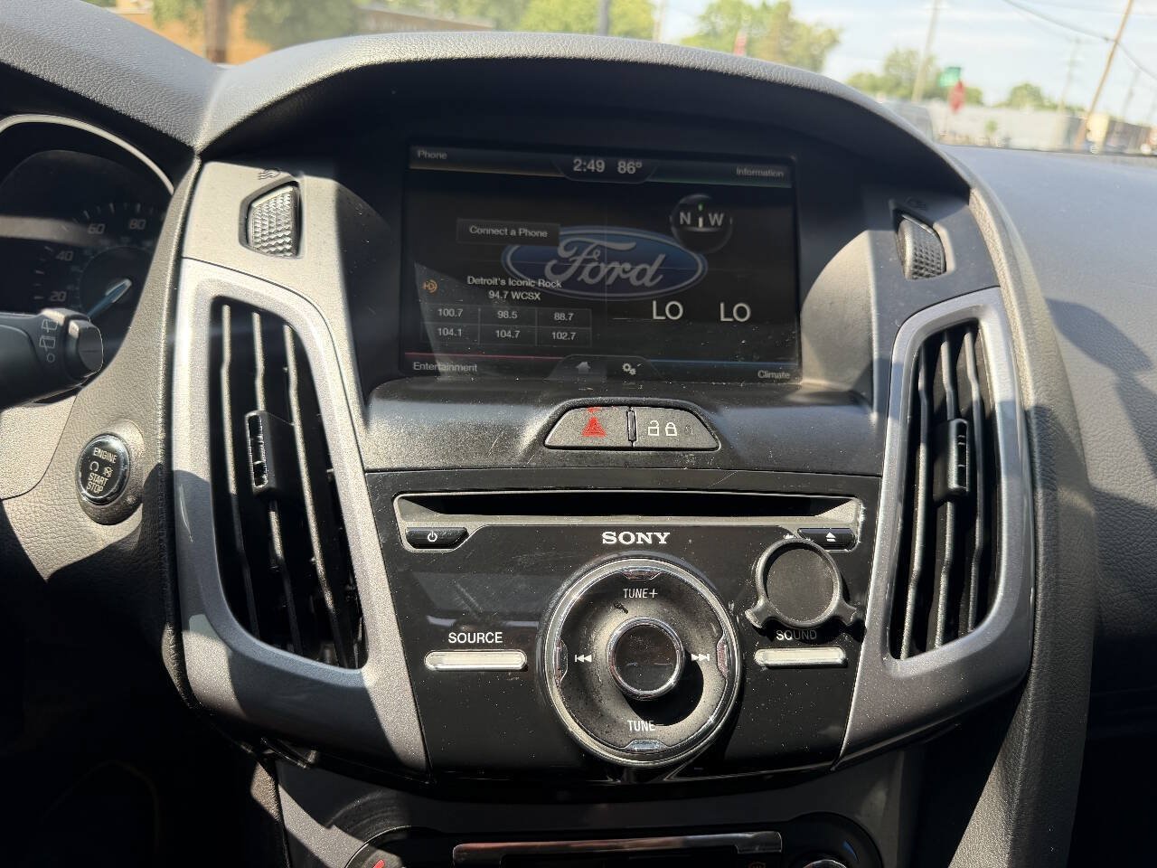 Used 2014 Ford Focus Titanium FWD image 11