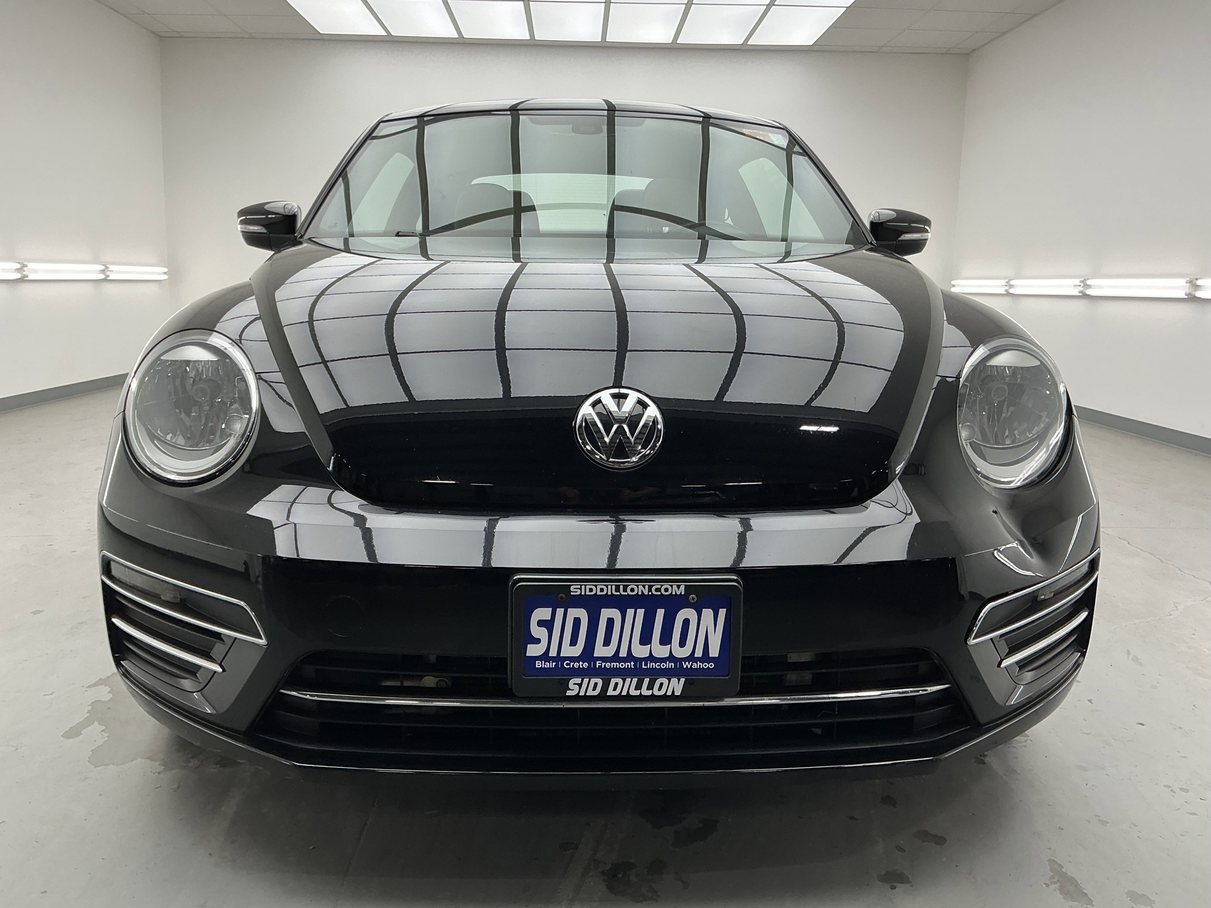 Used 2018 Volkswagen Beetle 2.0T Coast image 2