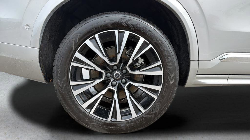 Used 2023 Volvo XC90 T8 Plus AWD/4WD image 28