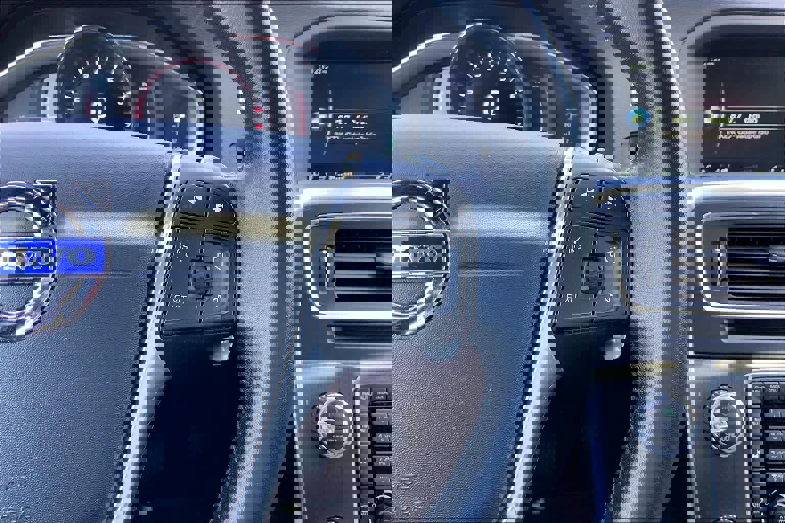 Used 2016 Volvo V60 T5 Premier w/ Convenience Package image 23