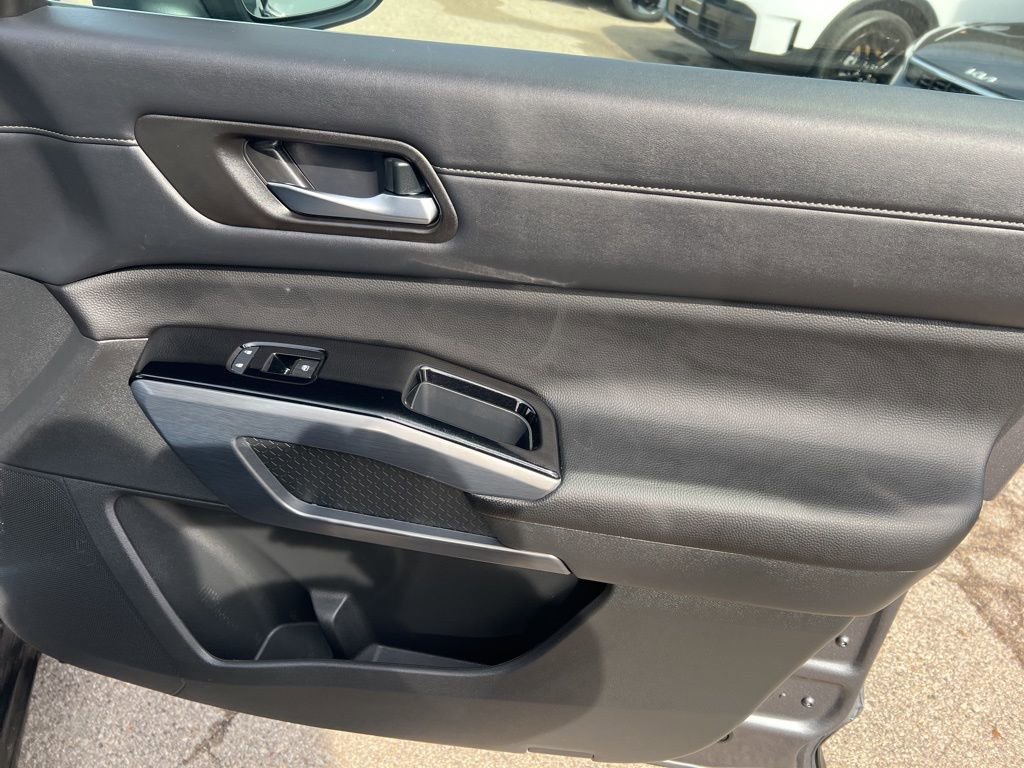 Certified 2024 Nissan Pathfinder SL image 22