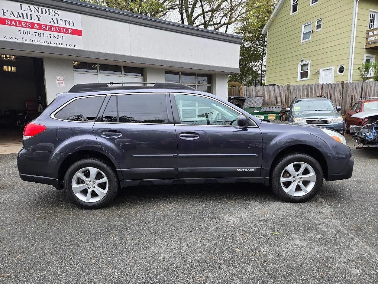 Used 2014 Subaru Outback 2.5i Limited AWD/4WD image 3