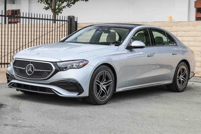 New 2026 Mercedes-Benz E 350 4MATIC Sedan image 3