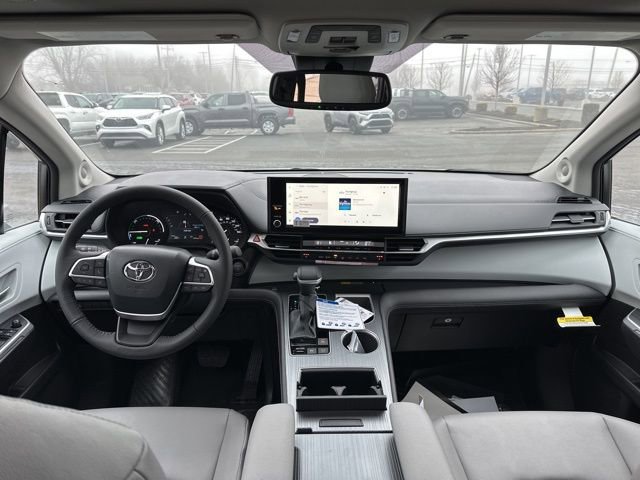 New 2026 Toyota Sienna XLE image 12