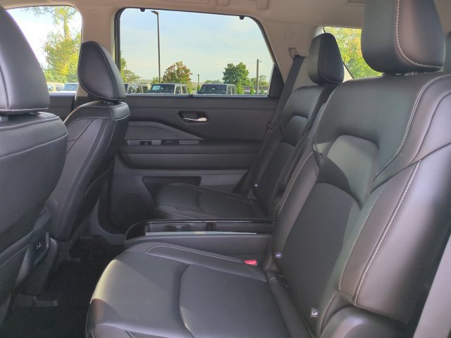 Used 2024 Nissan Pathfinder SL w/ SL Premium Package AWD/4WD image 14