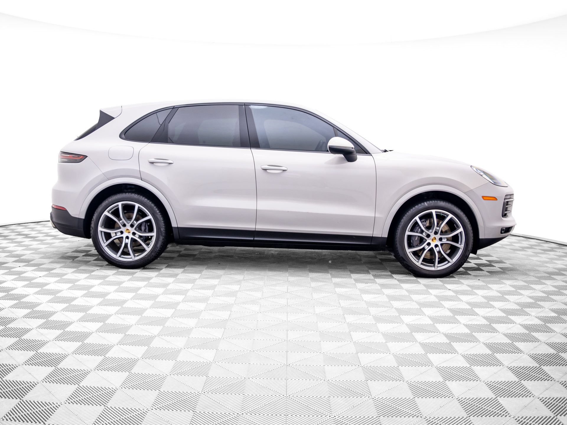 Used 2023 Porsche Cayenne AWD/4WD image 7