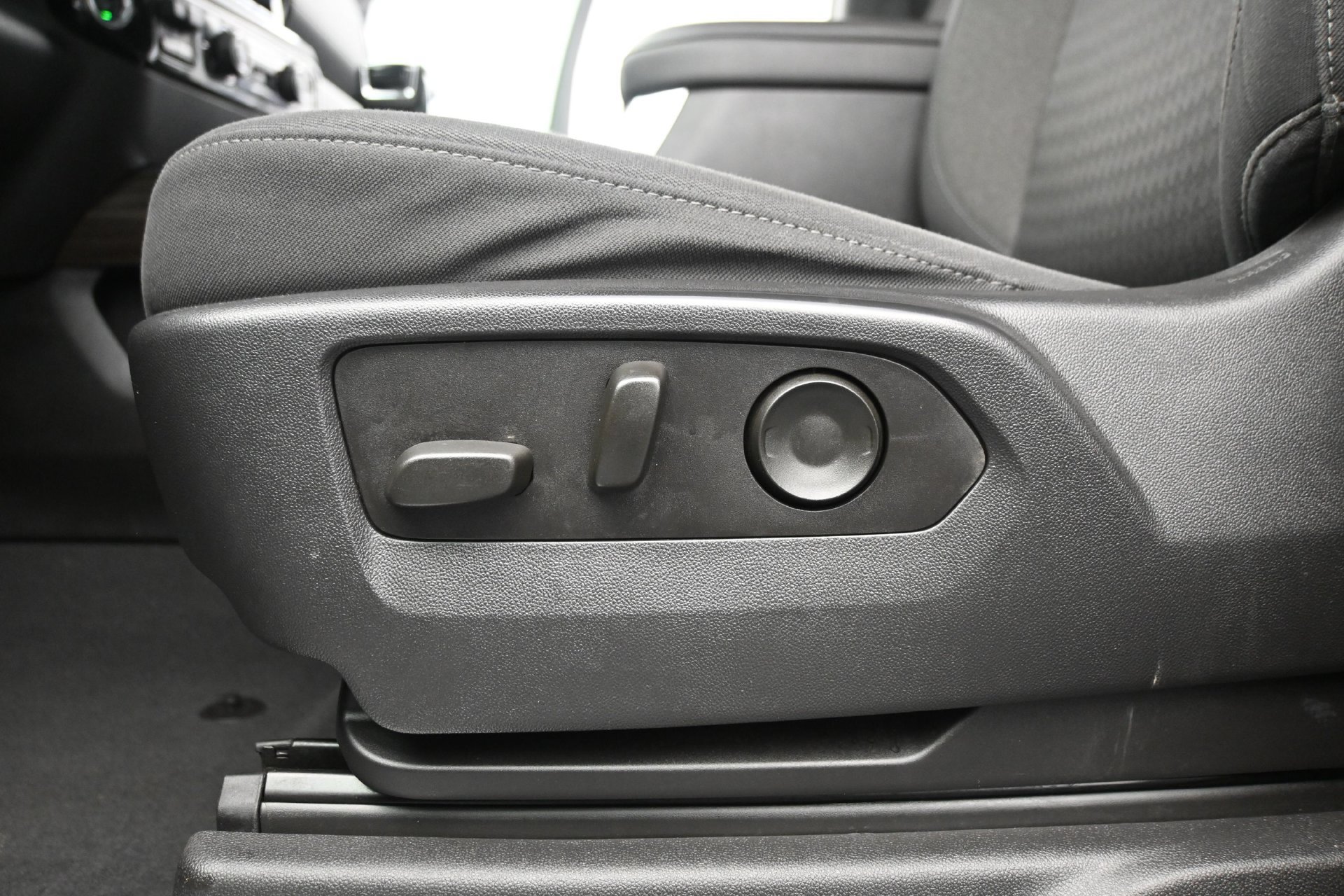 Used 2023 Chevrolet Silverado 1500 RST AWD/4WD image 19
