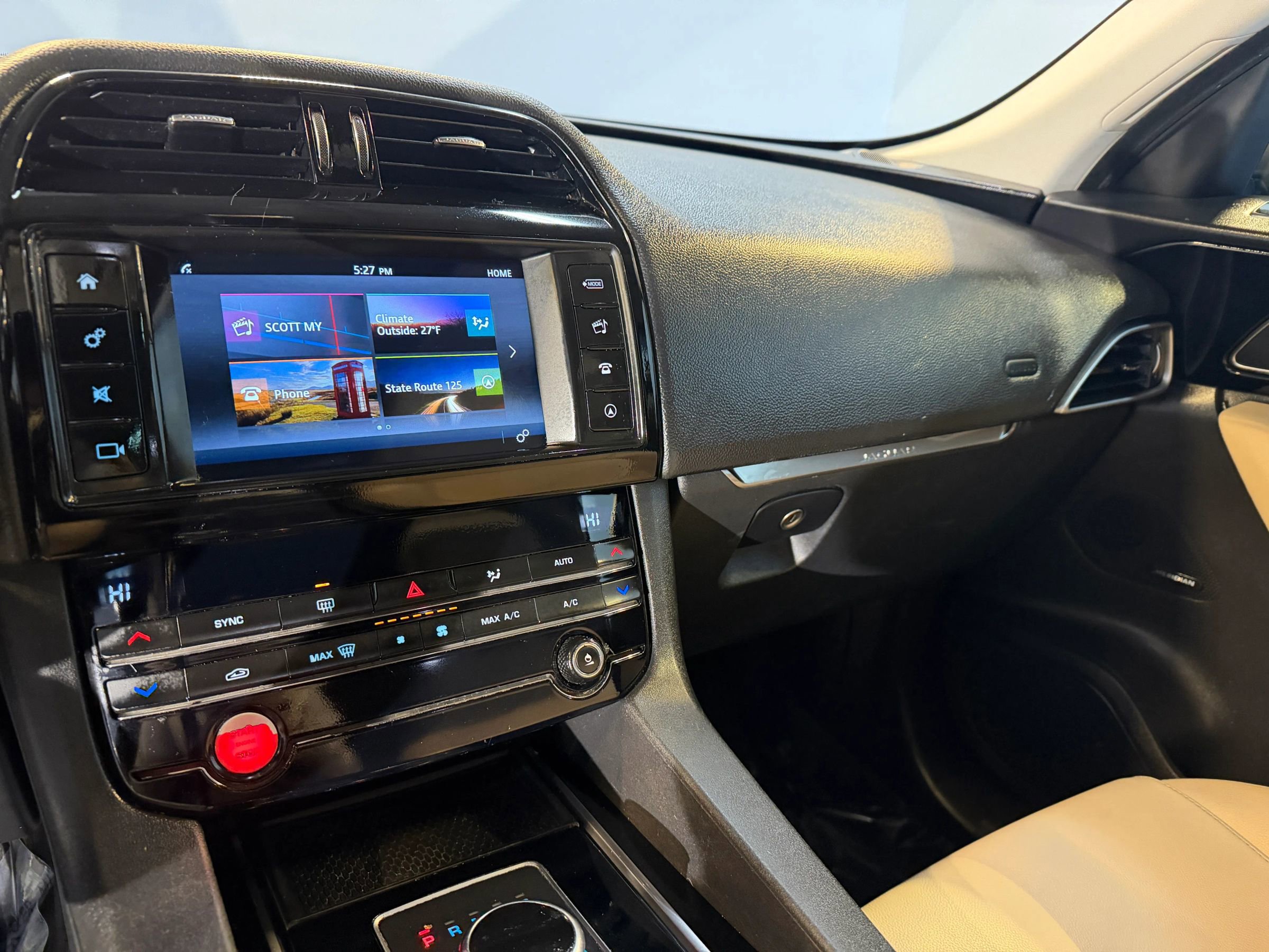 Used 2018 Jaguar F-PACE Premium image 16