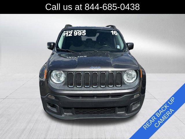 Used 2016 Jeep Renegade Latitude image 2