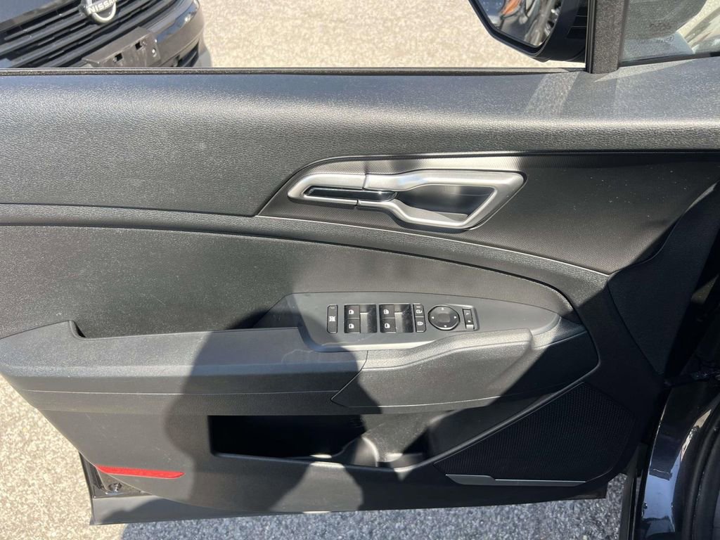 Used 2026 Kia Sportage LX w/ LX Convenience Package image 16