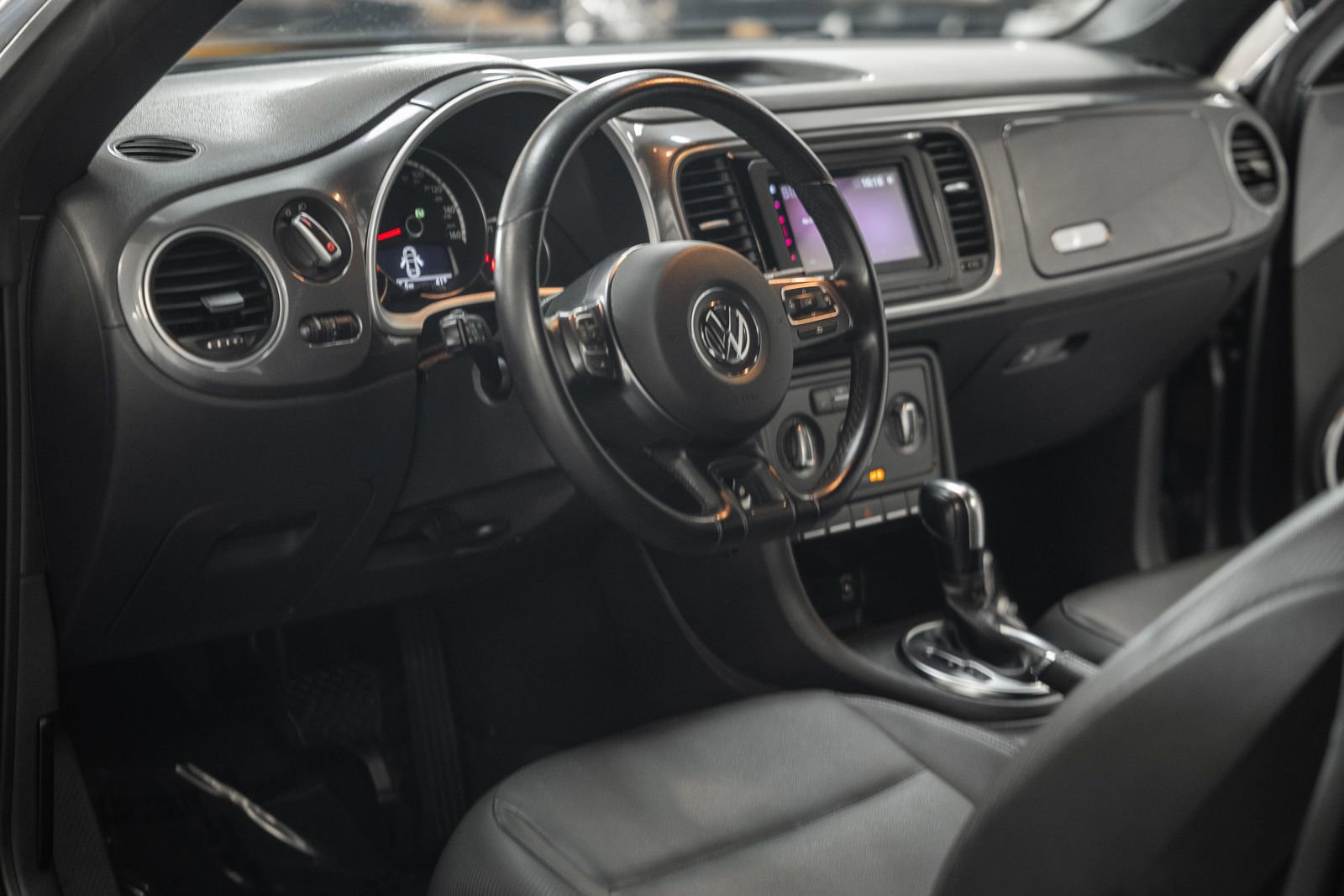 Used 2014 Volkswagen Beetle 2.5 image 22