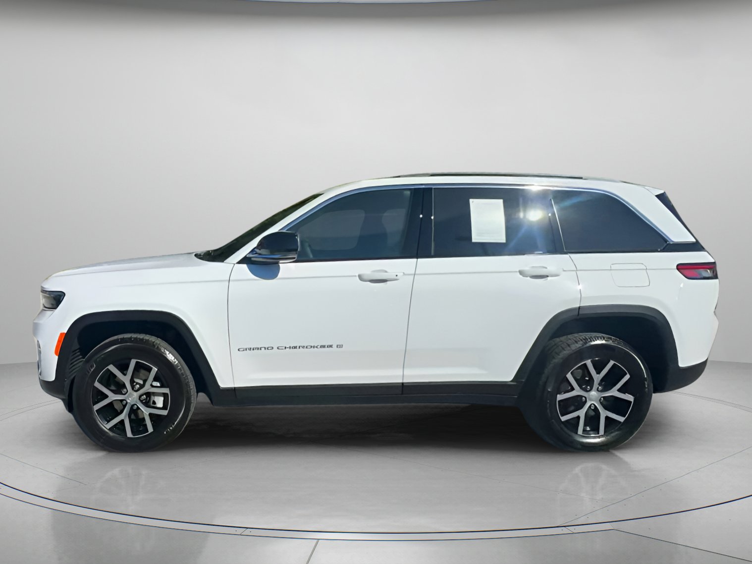 Used 2025 Jeep Grand Cherokee Limited w/ Trailer Tow Package image 15