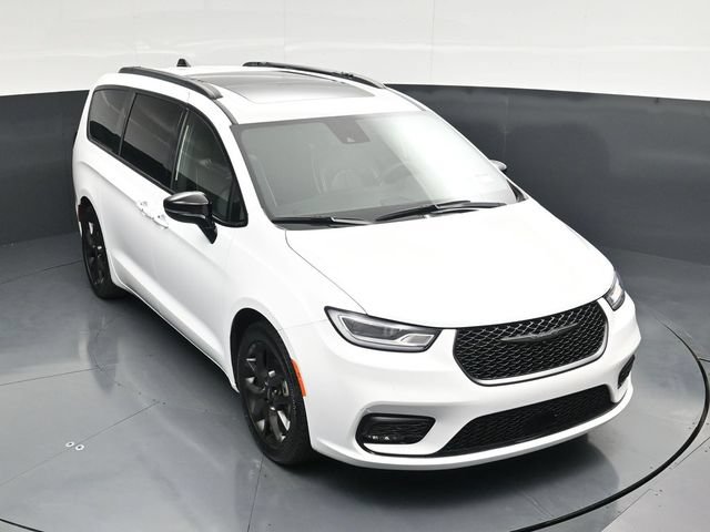 Used 2025 Chrysler Pacifica Limited FWD image 53