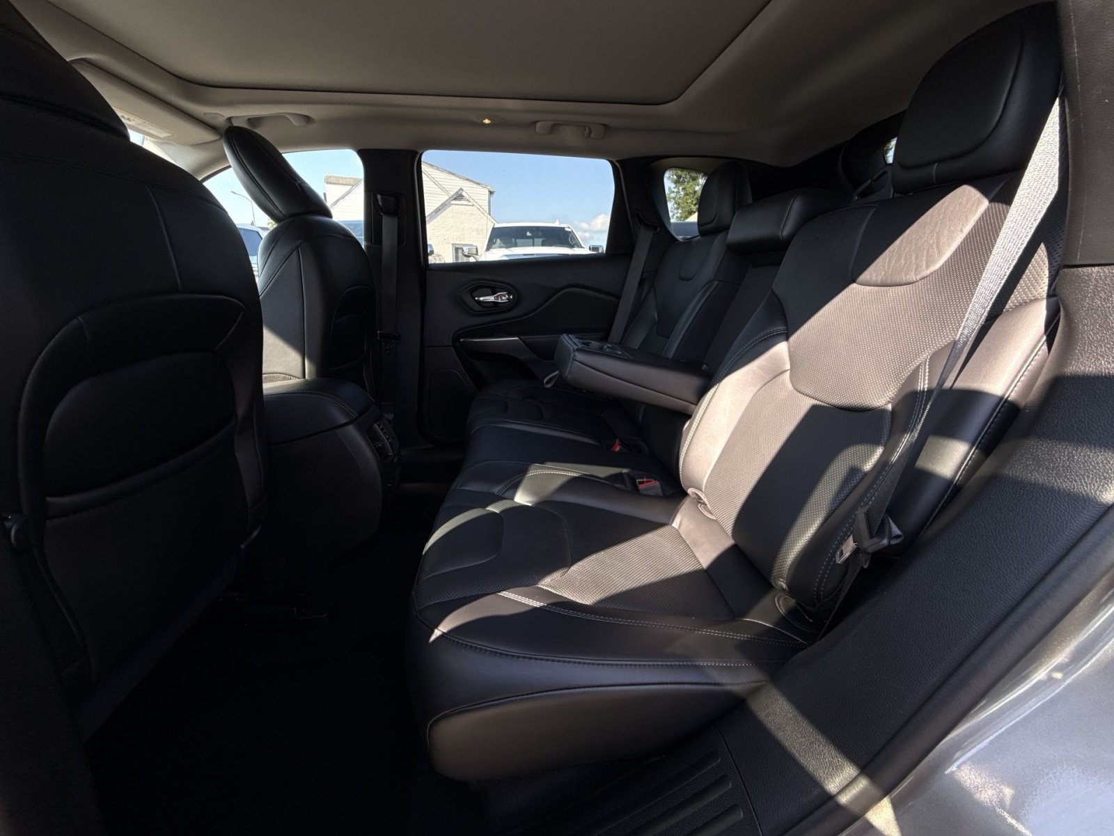 Used 2021 Jeep Cherokee Limited AWD/4WD image 25