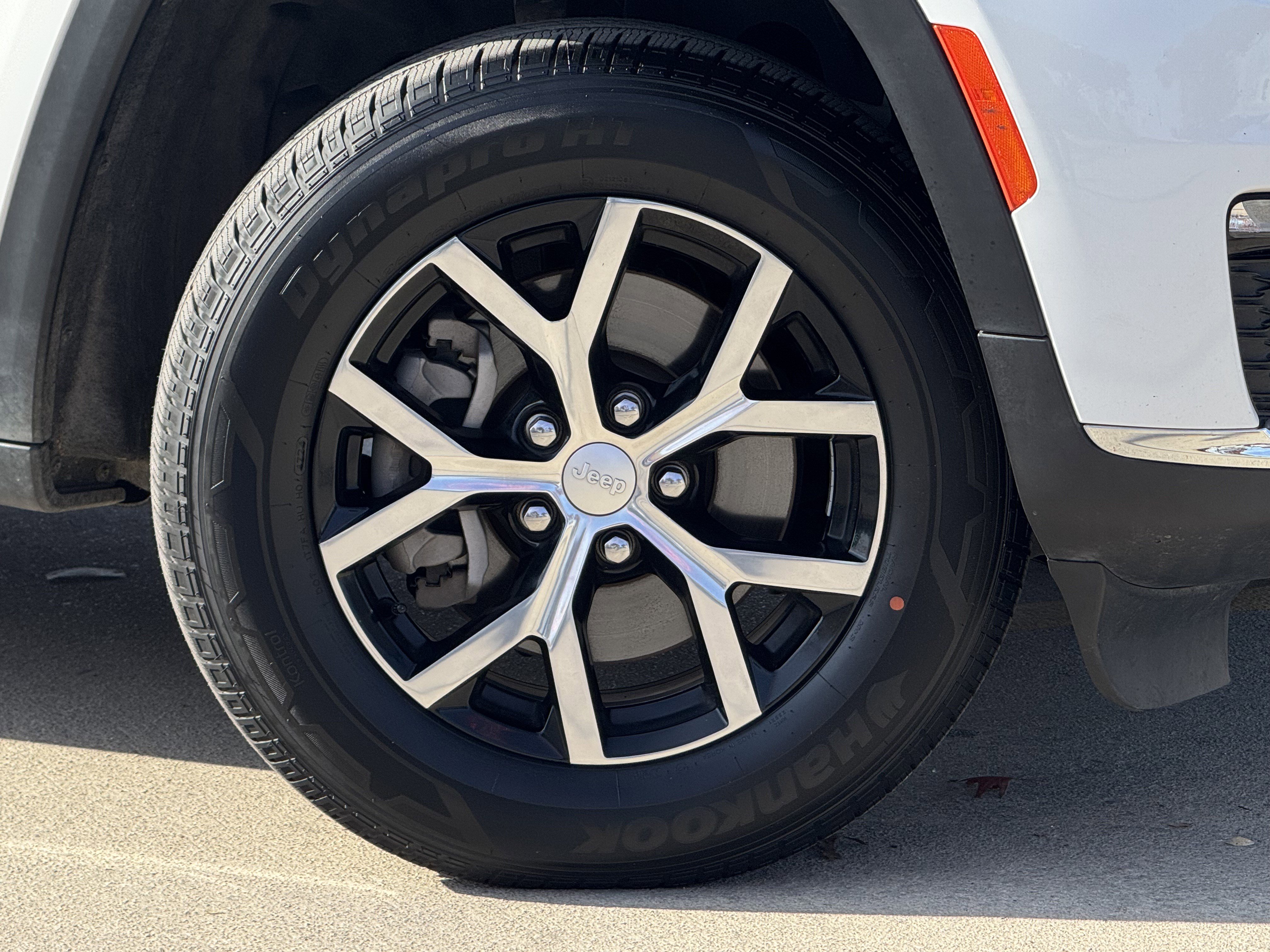 Used 2023 Jeep Grand Cherokee L Limited image 3