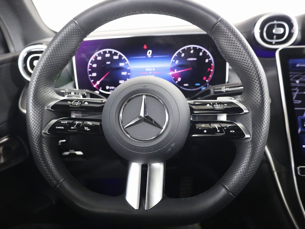 Used 2024 Mercedes-Benz GLC 300 4MATIC image 25