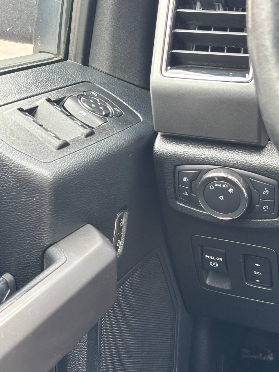 Used 2020 Ford F150 XLT w/ Equipment Group 302A Luxury AWD/4WD image 24