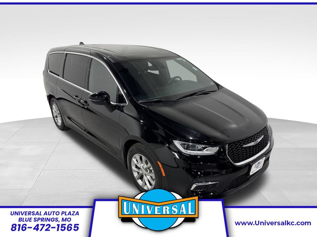 Used 2026 Chrysler Pacifica Limited FWD image 1