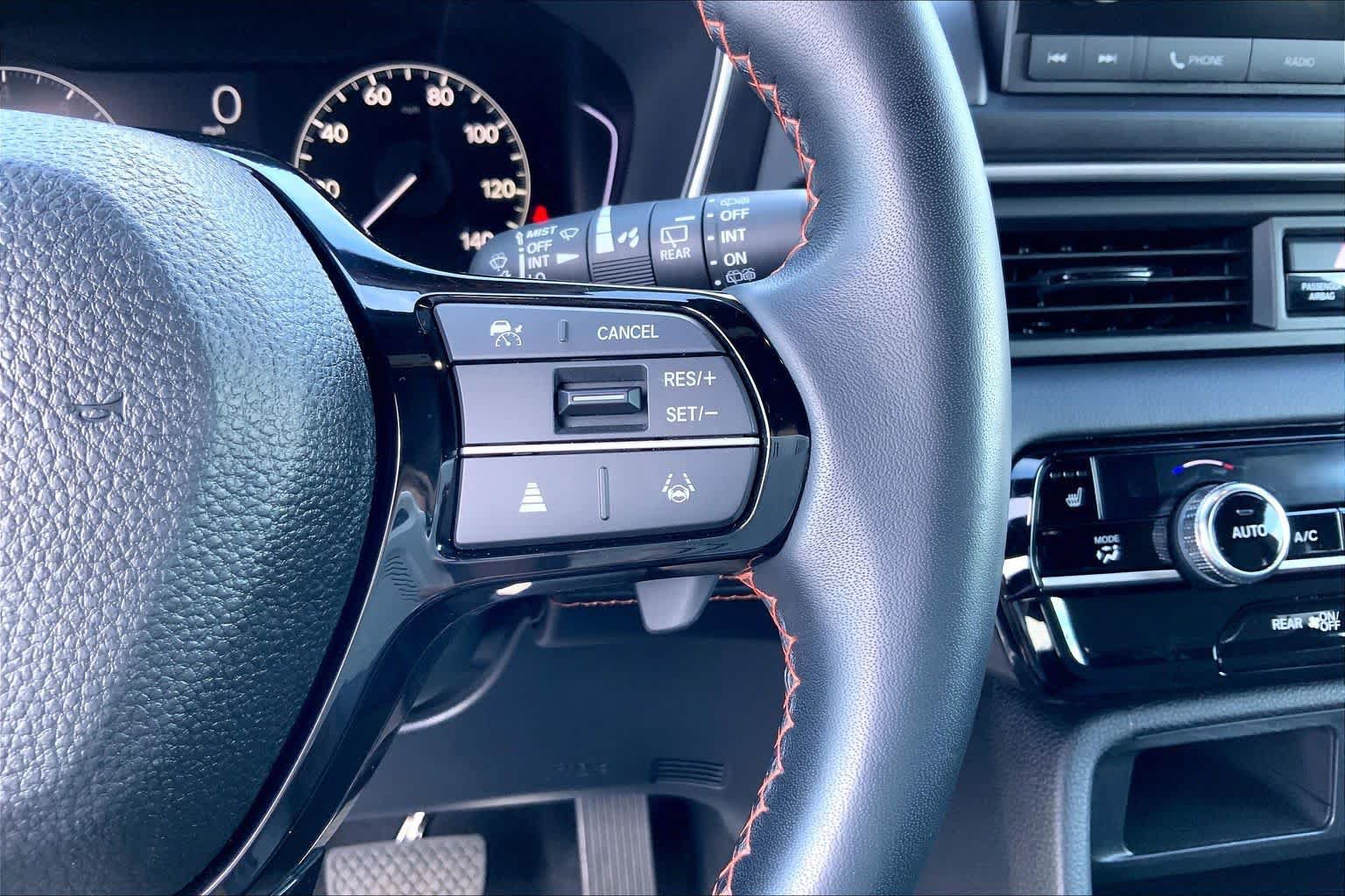 Used 2025 Honda Pilot Sport image 22