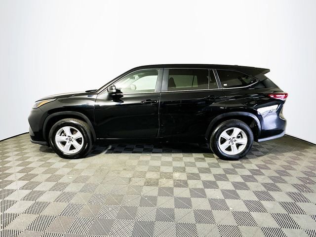 Certified 2025 Toyota Highlander LE image 5