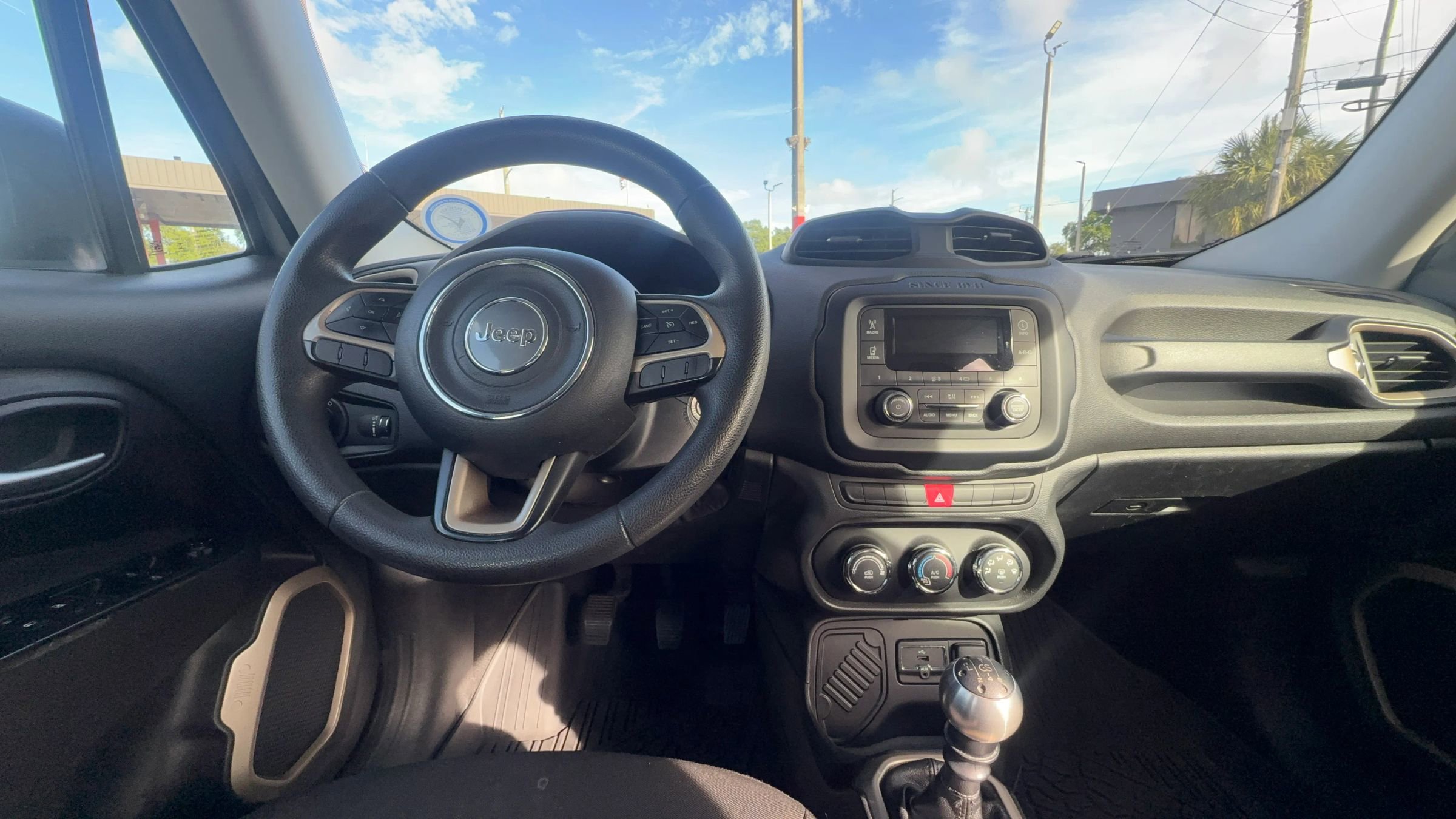 Used 2015 Jeep Renegade Sport w/ Power & Air Group image 17