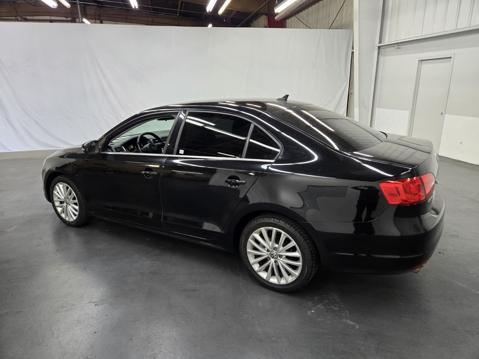 Used 2013 Volkswagen Jetta SEL FWD image 3