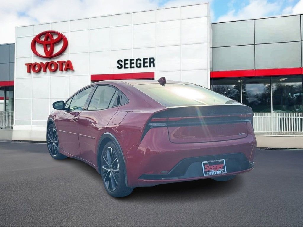 Used 2025 Toyota Prius XLE image 6