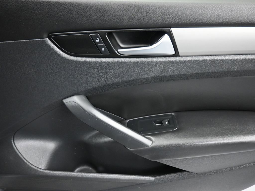 Used 2014 Volkswagen Passat 1.8T Wolfsburg Edition image 36