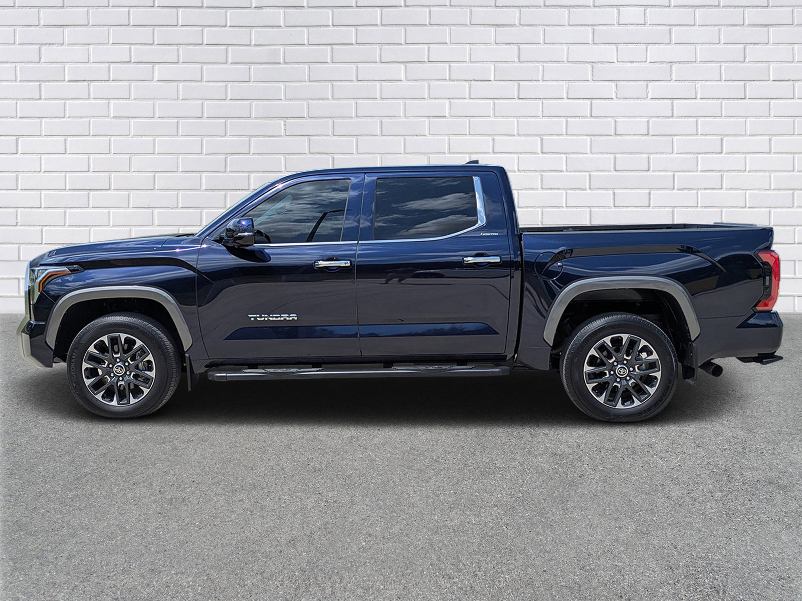 Used 2024 Toyota Tundra Limited AWD/4WD image 2