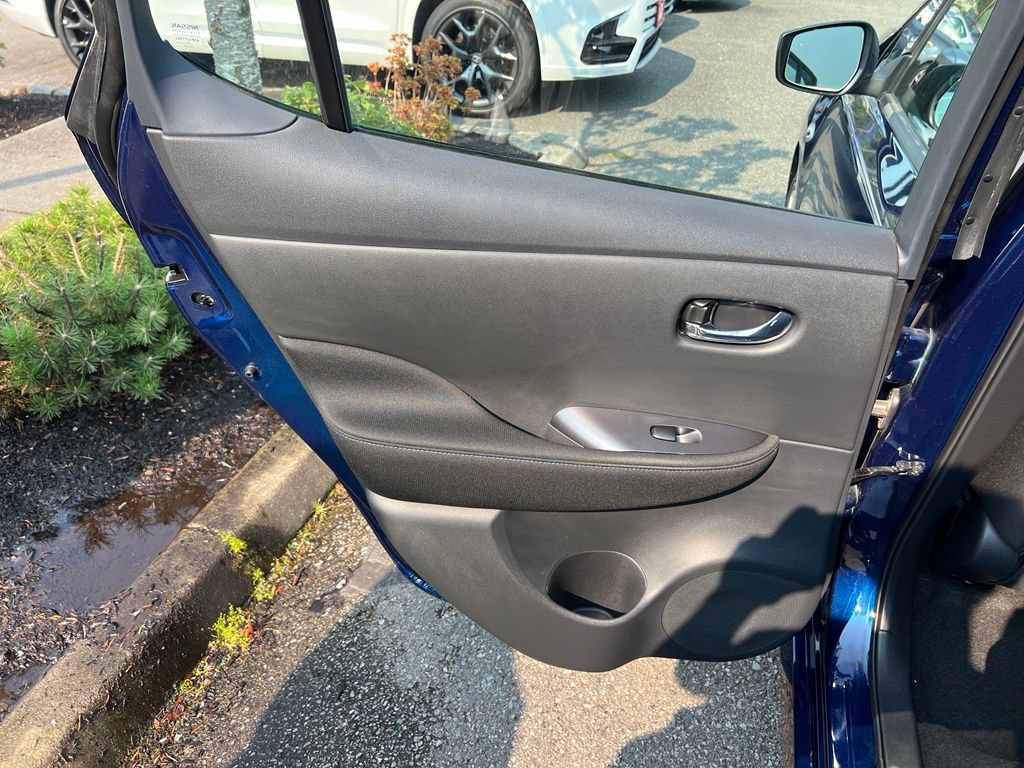 Used 2025 Nissan Leaf S FWD image 16