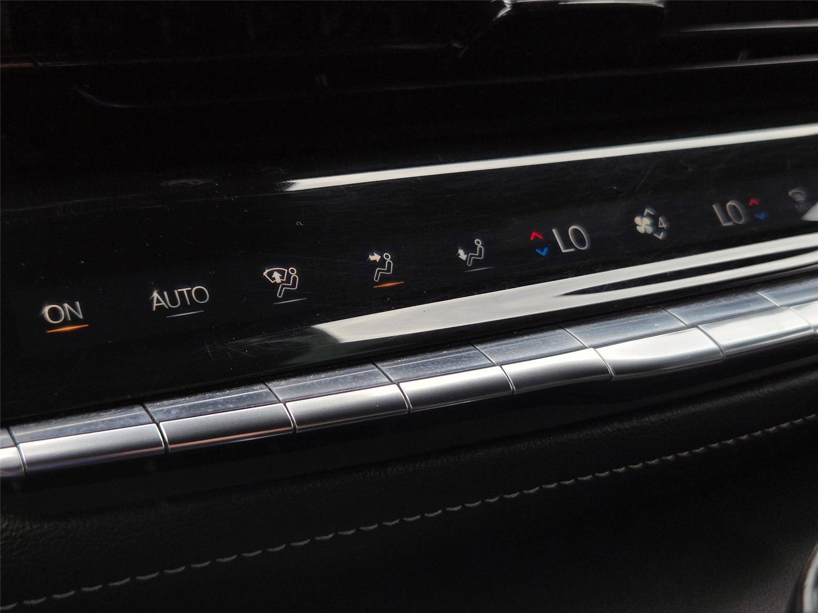 Used 2022 Cadillac Escalade Premium Luxury AWD/4WD image 22