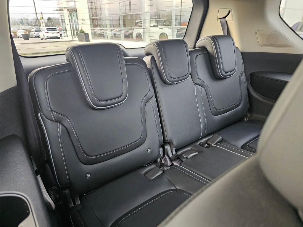 Used 2025 INFINITI QX80 Luxe AWD/4WD image 17