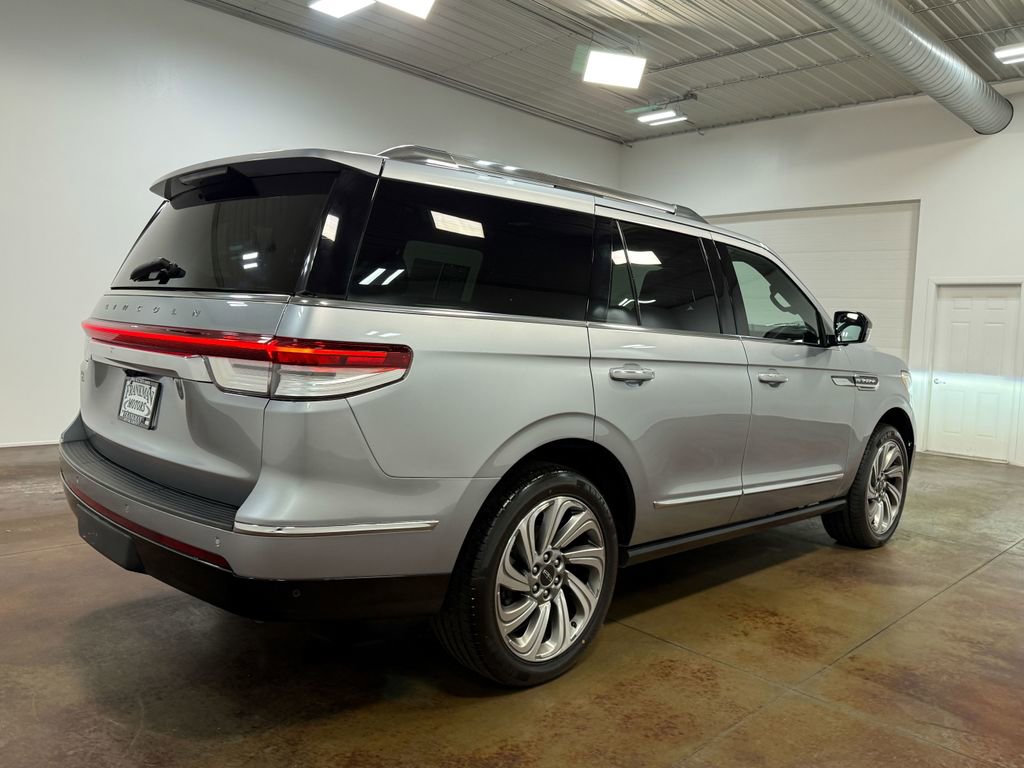 Used 2023 Lincoln Navigator Reserve image 34