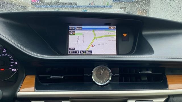 Used 2015 Lexus ES 300h image 27