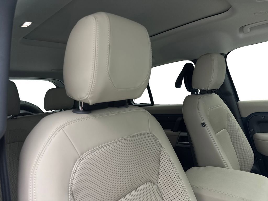 Used 2023 Land Rover Defender 110 SE AWD/4WD image 46