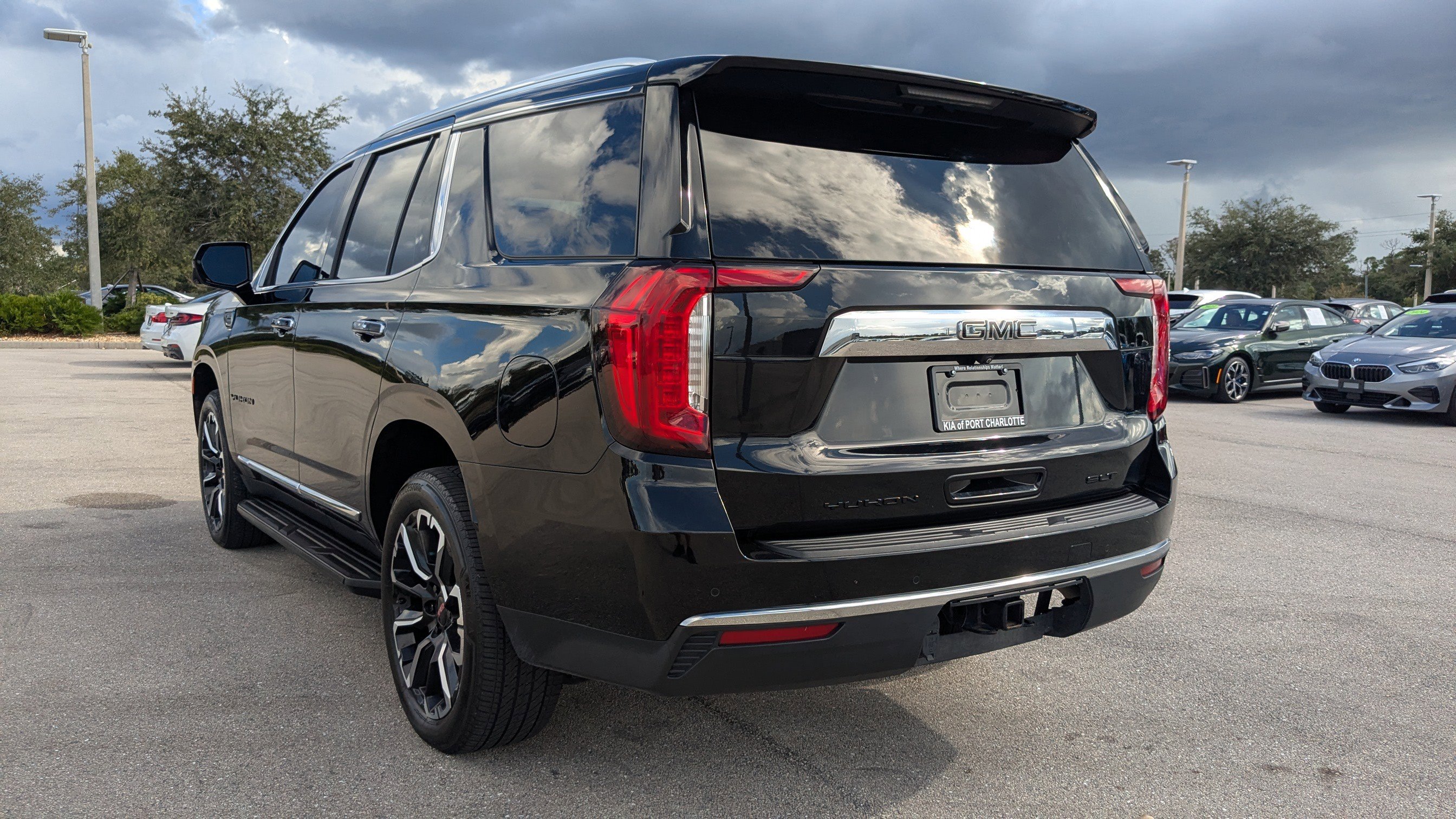 Used 2022 GMC Yukon SLT w/ SLT Premium Package image 7