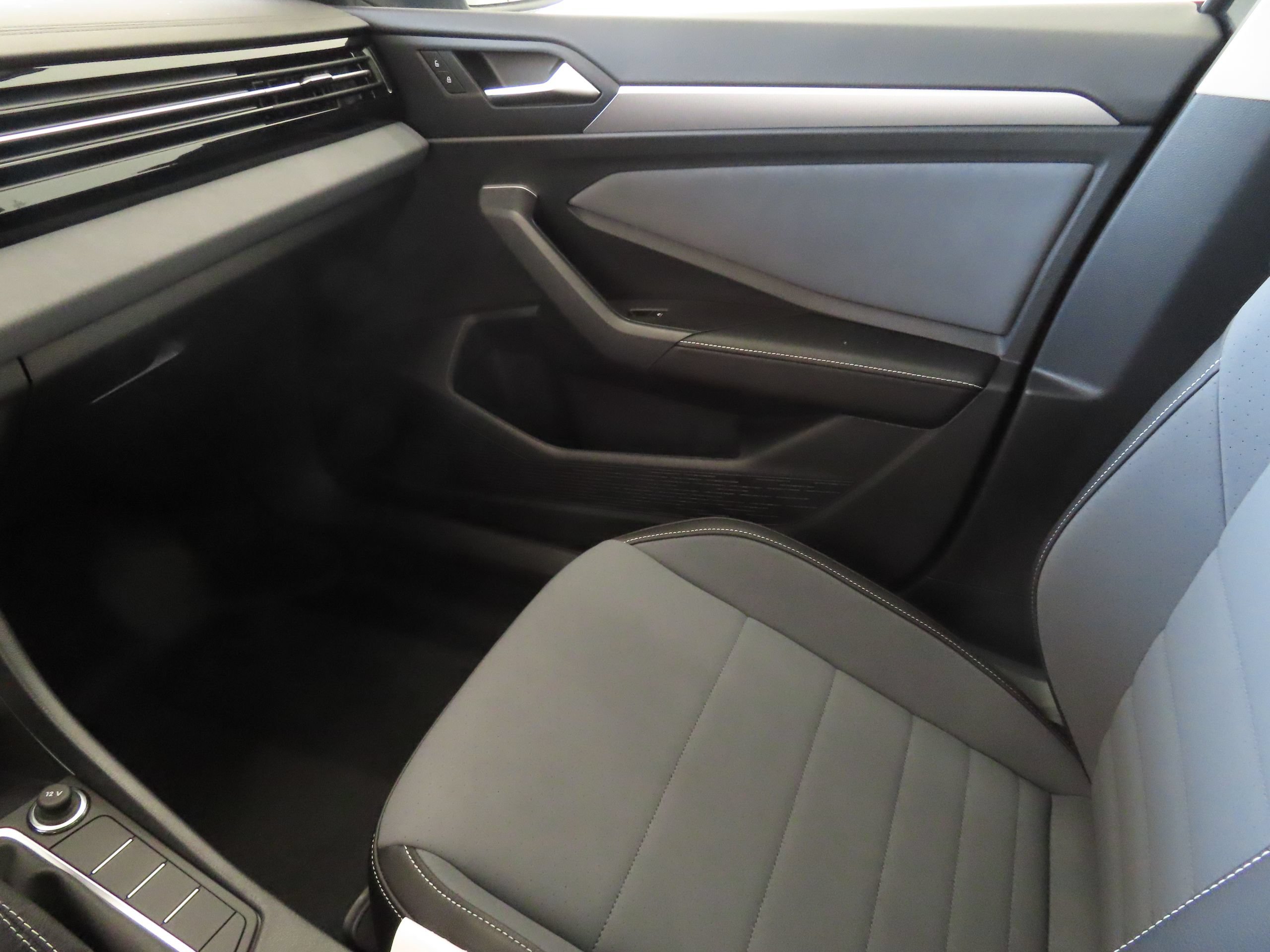 New 2026 Volkswagen Jetta SE FWD image 19
