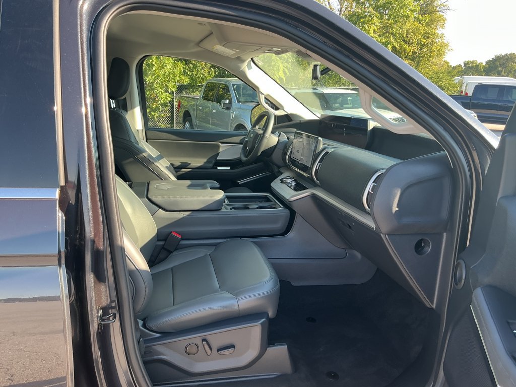 New 2026 Ford Expedition Active AWD/4WD image 25