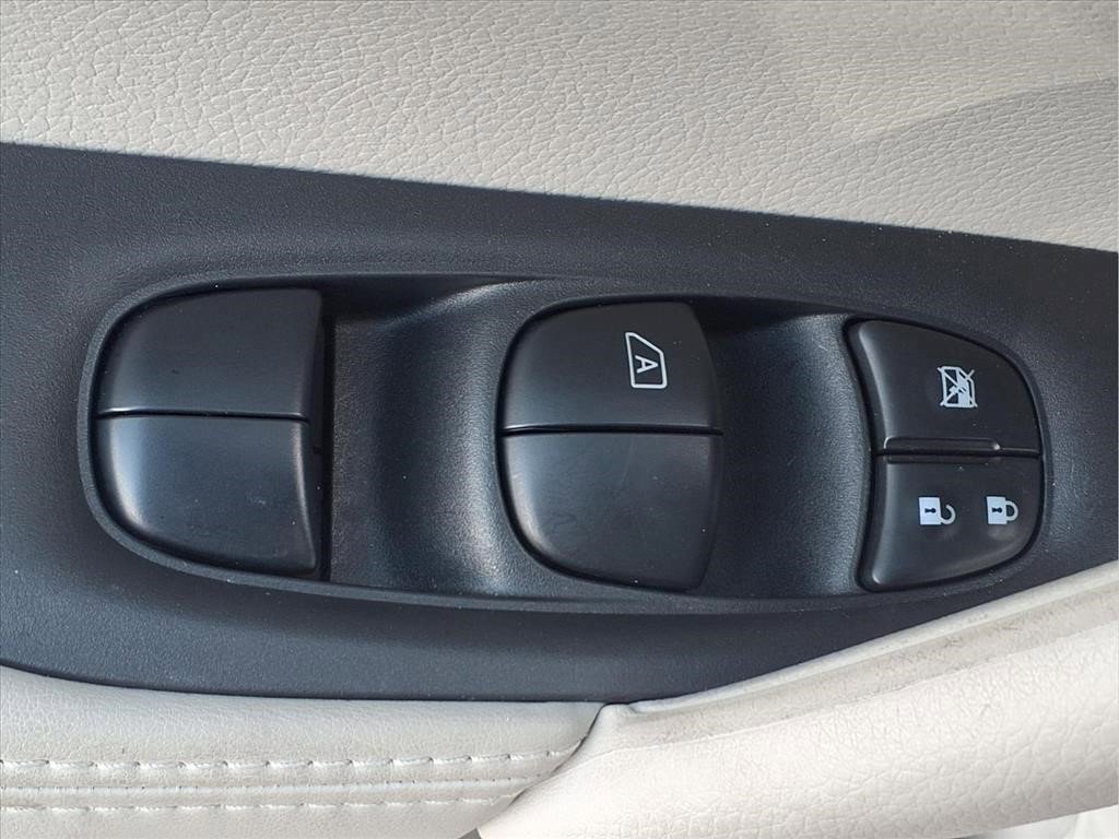 Certified 2022 Nissan Rogue Sport SL image 17