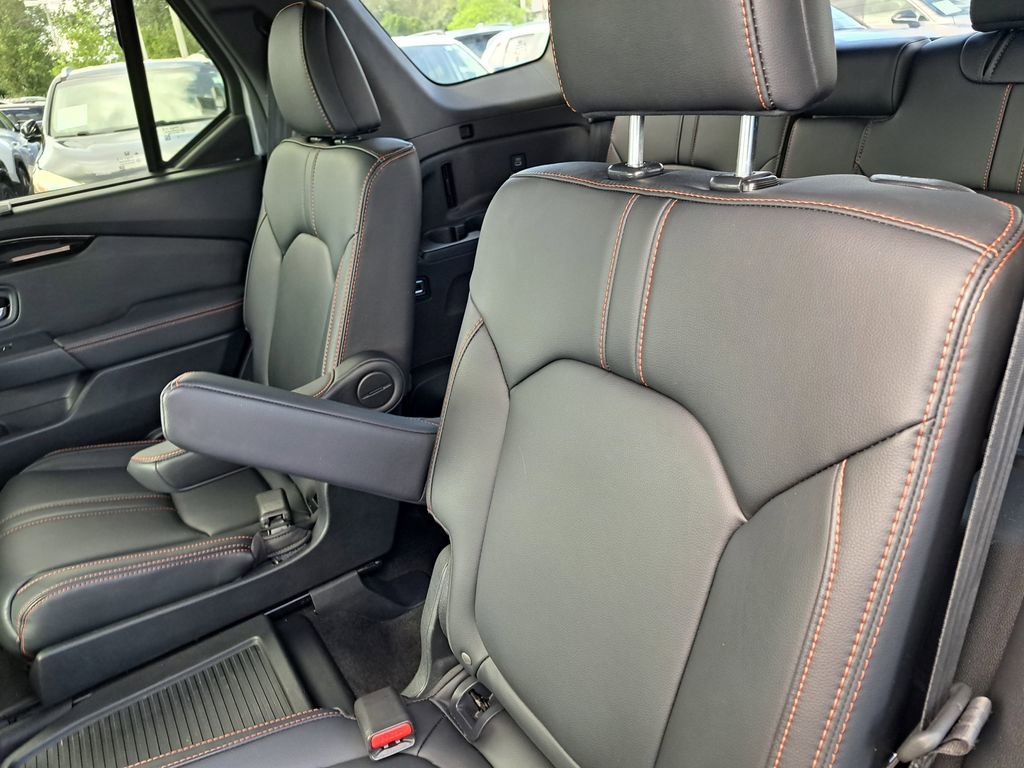 Used 2023 Honda Pilot TrailSport image 9