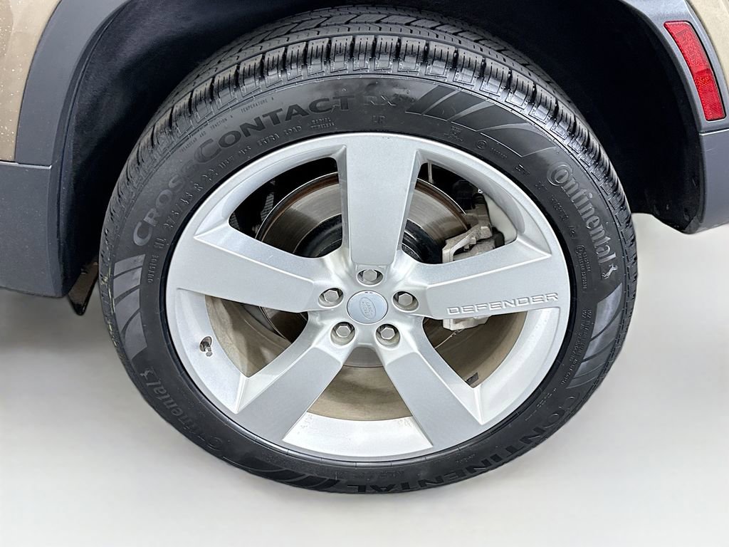 Certified 2024 Land Rover Defender 110 SE image 30