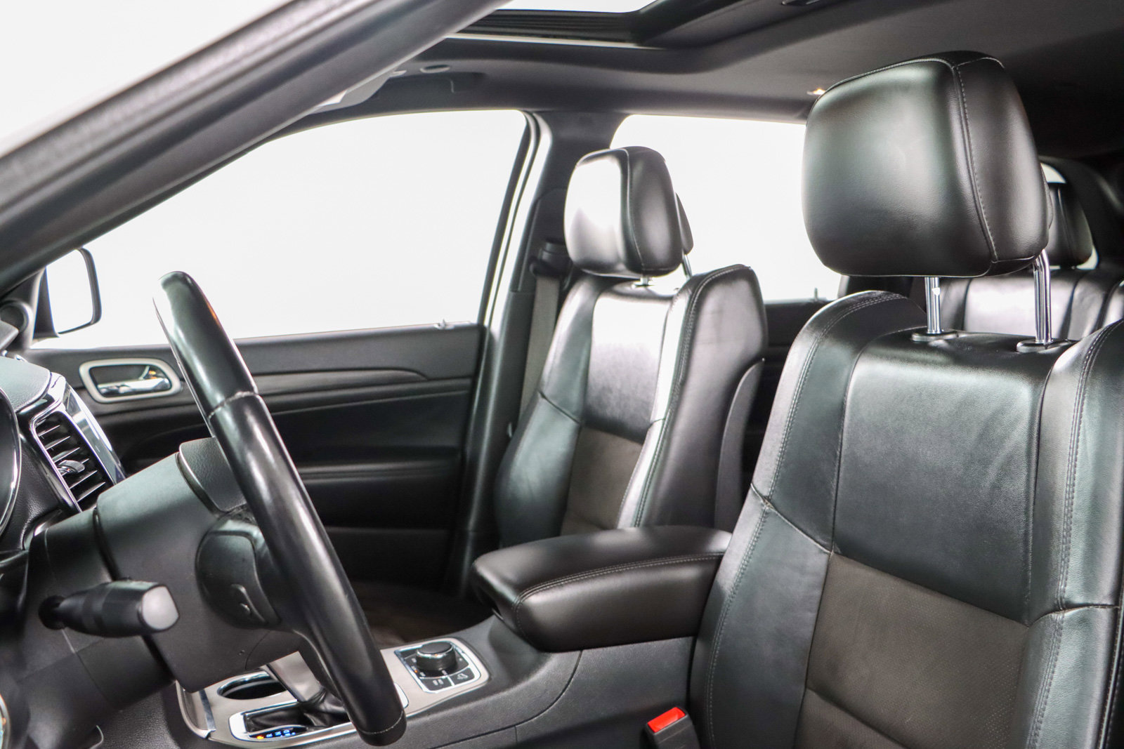 Used 2020 Jeep Grand Cherokee Altitude image 24